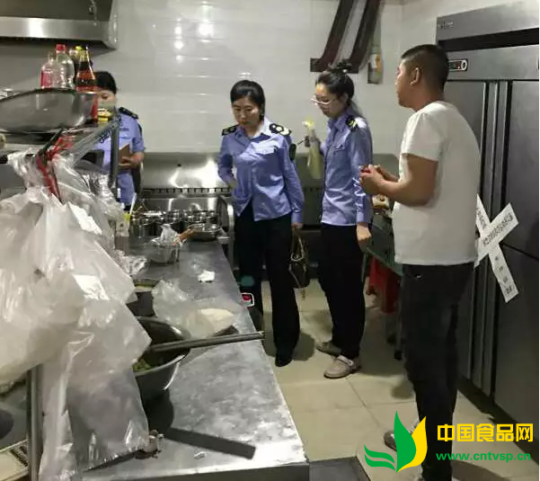 通辽市食品药品监督执法支队夜查烧烤专项行动“第二天”
