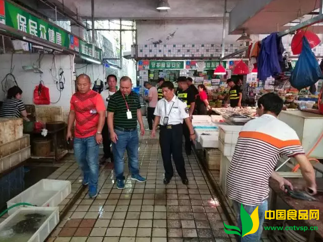 龙华街道多部门联合对华富市场食品安全、市容环境开展秩序整顿工作
