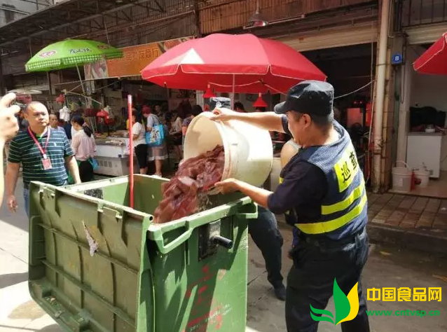 龙华街道多部门联合对华富市场食品安全、市容环境开展秩序整顿工作