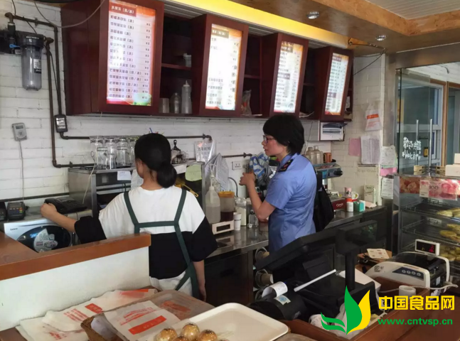 虹桥镇开展食品安全大检查 保卫“舌尖”安全