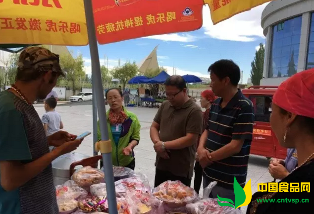 阿克塞县委书记张金荣检查指导食品安全工作