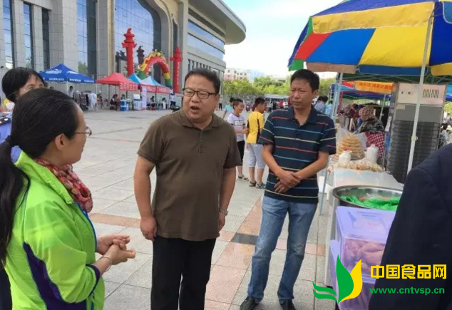 阿克塞县委书记张金荣检查指导食品安全工作