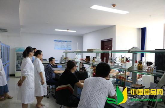沅江市食品药品工商质量监督管理局 免费为食品生产企业进行检验人员技术培训