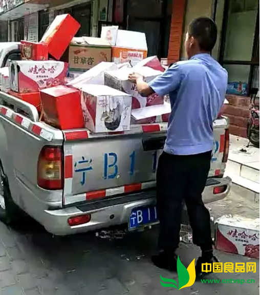 城关市场监管所查获一批过期食品