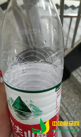 城关市场监管所查获一批过期食品