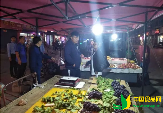 科左后旗食药监管局开展夜市食品安全专项整治行动