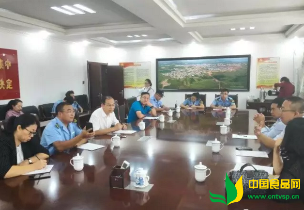 伊旗食药卫士为校园食品安全撑好“保护伞”