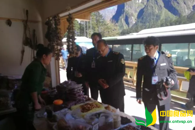 甘孜州食药监局工作组赴海螺沟开展黄金周食品安全专项督查
